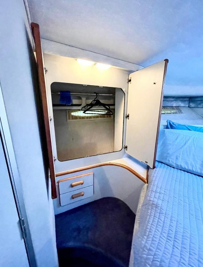 Yacht Hotel Barcelona 圣阿德里安-德贝索斯 外观 照片