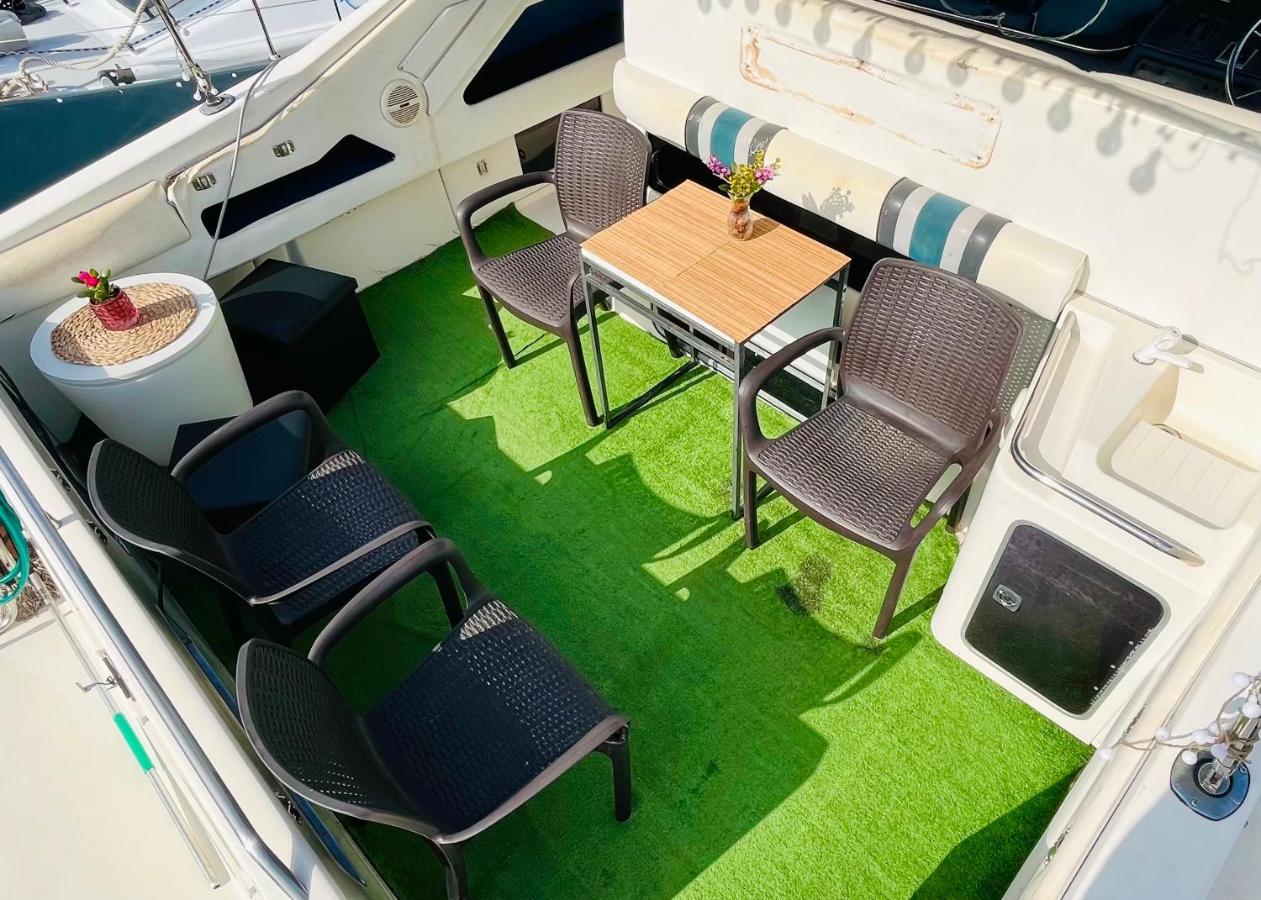 Yacht Hotel Barcelona 圣阿德里安-德贝索斯 外观 照片