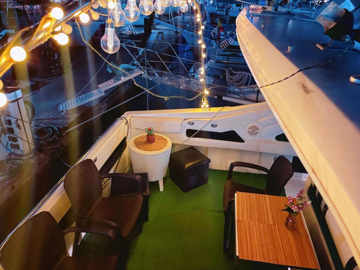 Yacht Hotel Barcelona 圣阿德里安-德贝索斯 外观 照片