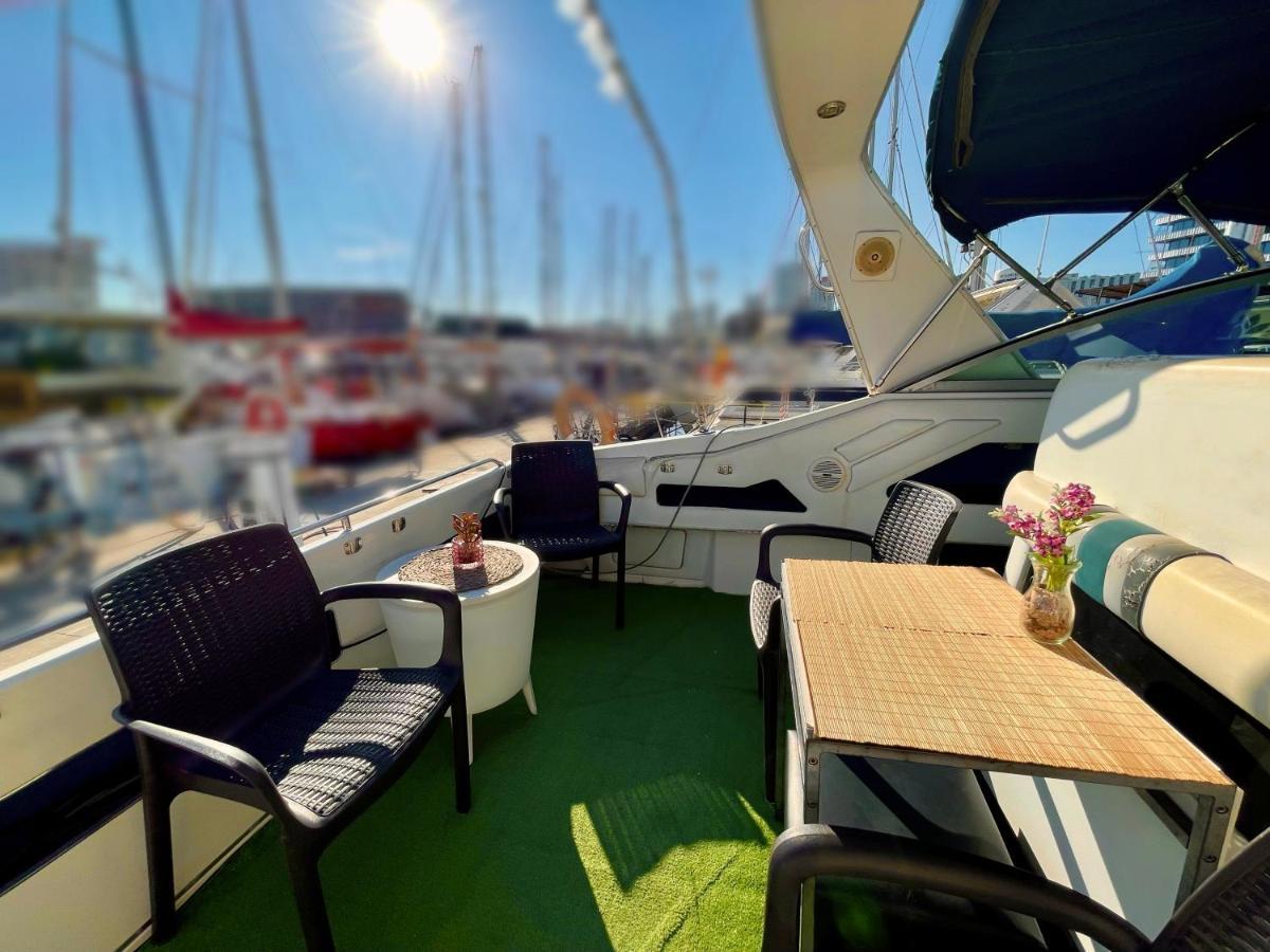 Yacht Hotel Barcelona 圣阿德里安-德贝索斯 外观 照片