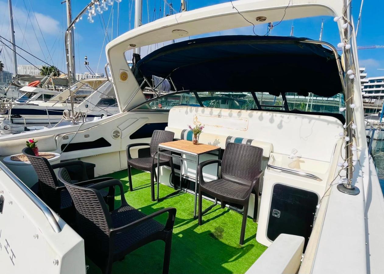 Yacht Hotel Barcelona 圣阿德里安-德贝索斯 外观 照片
