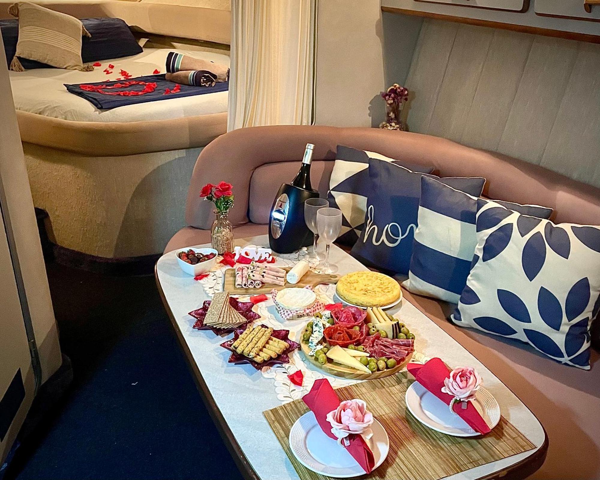 Yacht Hotel Barcelona 圣阿德里安-德贝索斯 外观 照片